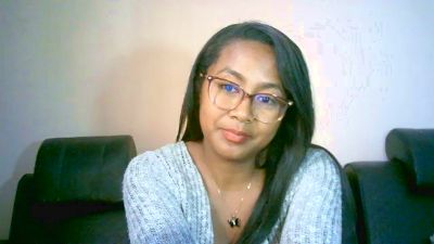Yummy_sitraka live cam on Cam4