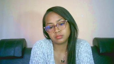 Yummy_sitraka live cam on Cam4