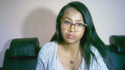 Yummy_sitraka live cam on Cam4