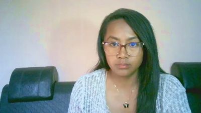 Yummy_sitraka live cam on Cam4