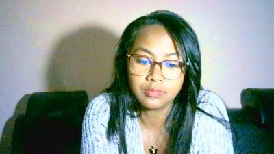 Yummy_sitraka live cam on Cam4