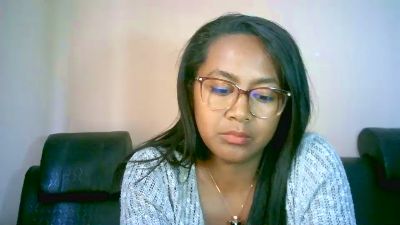 Yummy_sitraka live cam on Cam4