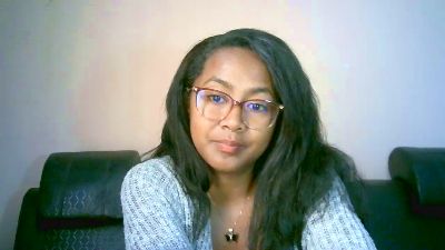 Yummy_sitraka live cam on Cam4