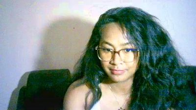 Yummy_sitraka live cam on Cam4