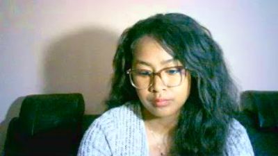Yummy_sitraka live cam on Cam4