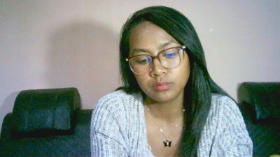 Yummy_sitraka live cam on Cam4