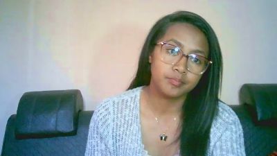 Yummy_sitraka live cam on Cam4