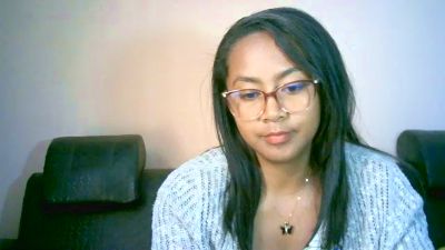 Yummy_sitraka live cam on Cam4