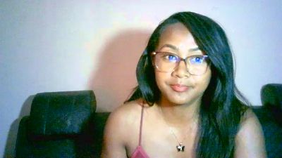 Yummy_sitraka live cam on Cam4