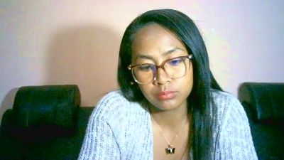 Yummy_sitraka live cam on Cam4