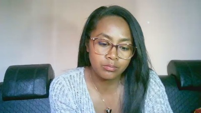 Yummy_sitraka live cam on Cam4