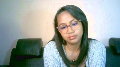Yummy_sitraka live cam on Cam4