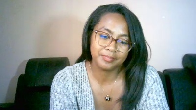 Yummy_sitraka live cam on Cam4