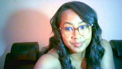 Yummy_sitraka live cam on Cam4