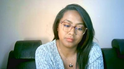 Yummy_sitraka live cam on Cam4