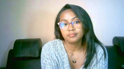 Yummy_sitraka live cam on Cam4