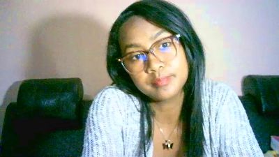 Yummy_sitraka live cam on Cam4