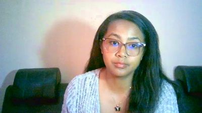 Yummy_sitraka live cam on Cam4