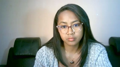 Yummy_sitraka live cam on Cam4