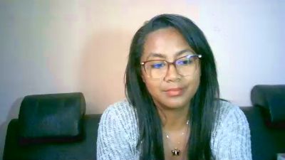 Yummy_sitraka live cam on Cam4