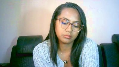 Yummy_sitraka live cam on Cam4