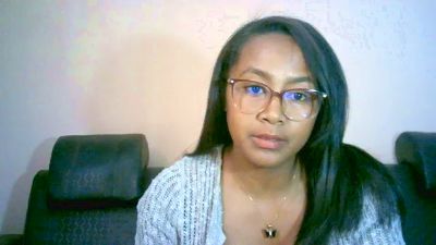 Yummy_sitraka live cam on Cam4