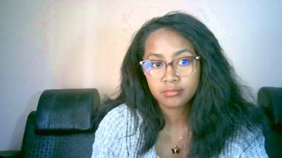 Yummy_sitraka live cam on Cam4
