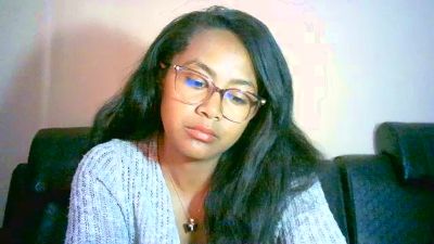 Yummy_sitraka live cam on Cam4