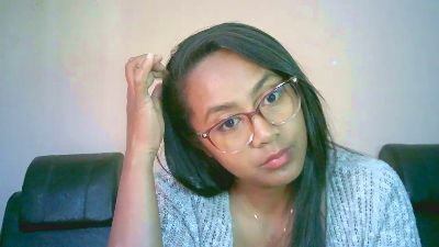 Yummy_sitraka live cam on Cam4
