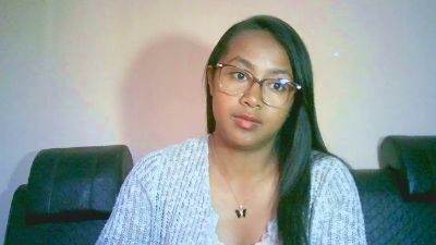 Yummy_sitraka live cam on Cam4