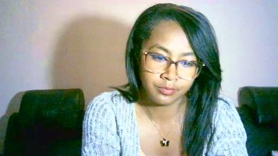 Yummy_sitraka live cam on Cam4