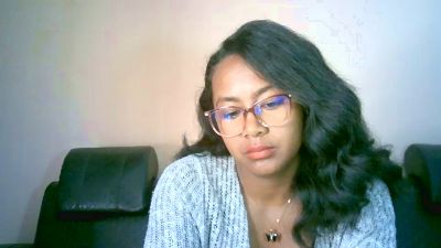 Yummy_sitraka live cam on Cam4