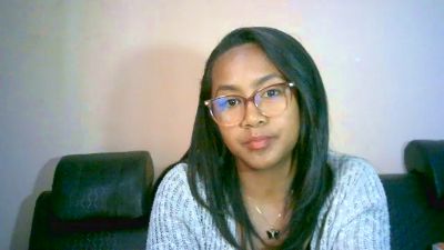 Yummy_sitraka live cam on Cam4