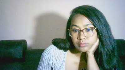 Yummy_sitraka live cam on Cam4