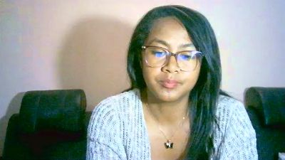 Yummy_sitraka live cam on Cam4
