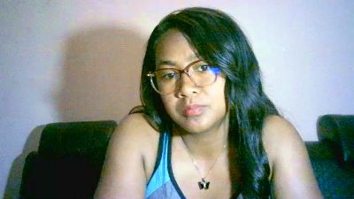 Yummy_sitraka live cam on Cam4