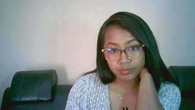 Yummy_sitraka live cam on Cam4