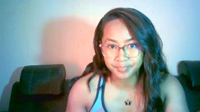 Yummy_sitraka live cam on Cam4