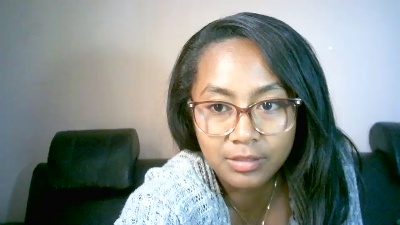 Yummy_sitraka live cam on Cam4