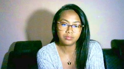 Yummy_sitraka live cam on Cam4
