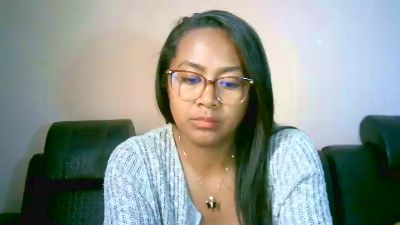 Yummy_sitraka live cam on Cam4