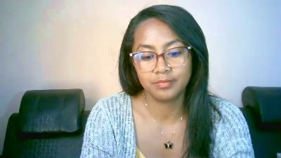 Yummy_sitraka live cam on Cam4