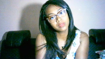 Yummy_sitraka live cam on Cam4