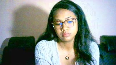 Yummy_sitraka live cam on Cam4
