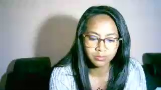 Yummy_sitraka live cam on Cam4
