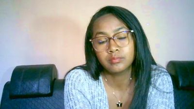 Yummy_sitraka live cam on Cam4