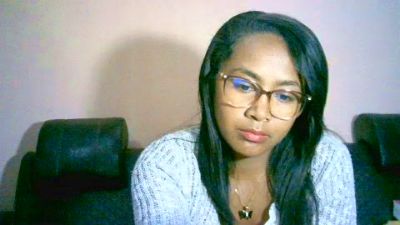 Yummy_sitraka live cam on Cam4