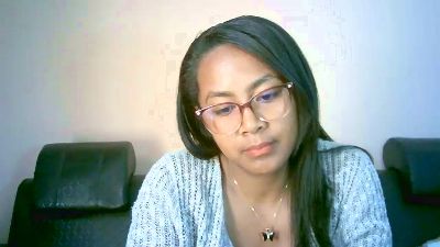 Yummy_sitraka live cam on Cam4