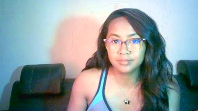 Yummy_sitraka live cam on Cam4