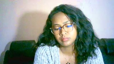 Yummy_sitraka live cam on Cam4